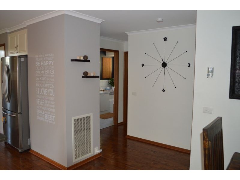 90 Courtenay Avenue, Cranbourne North VIC 3977