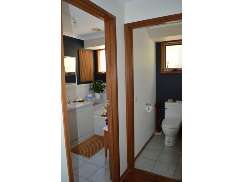 90 Courtenay Avenue, Cranbourne North VIC 3977