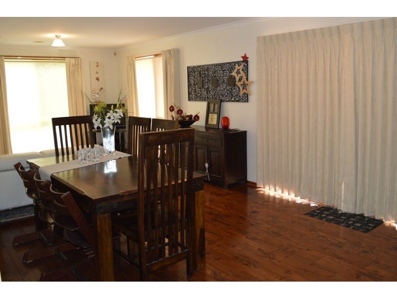 90 Courtenay Avenue, Cranbourne North VIC 3977