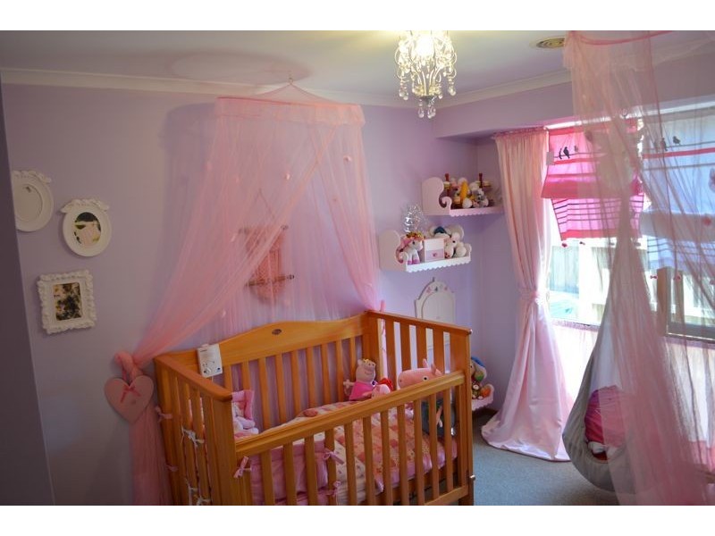 90 Courtenay Avenue, Cranbourne North VIC 3977