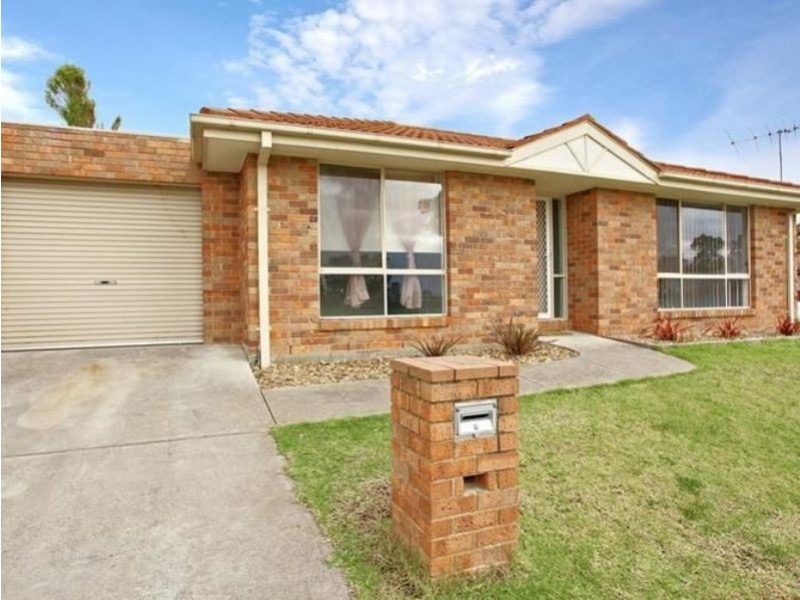 1/4 Loganberry Close, Cranbourne North VIC 3977