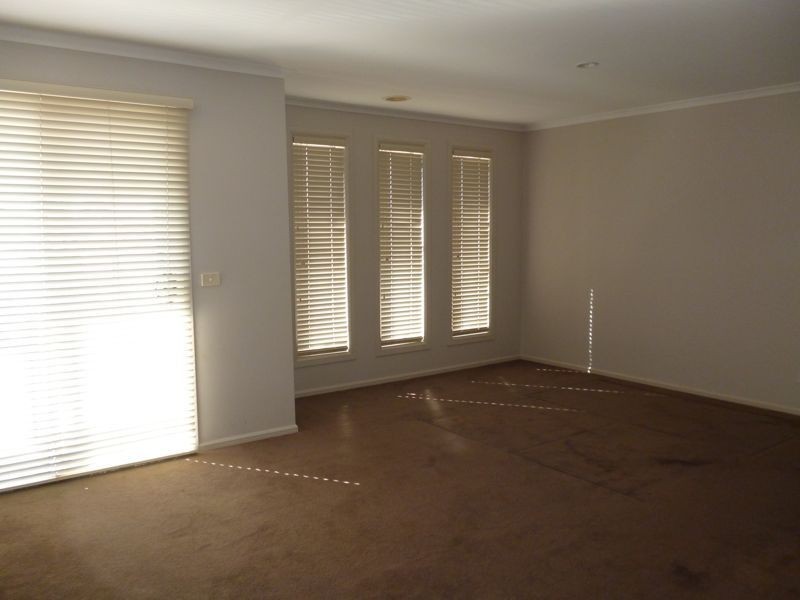 5 Sunhill Way, Berwick VIC 3806