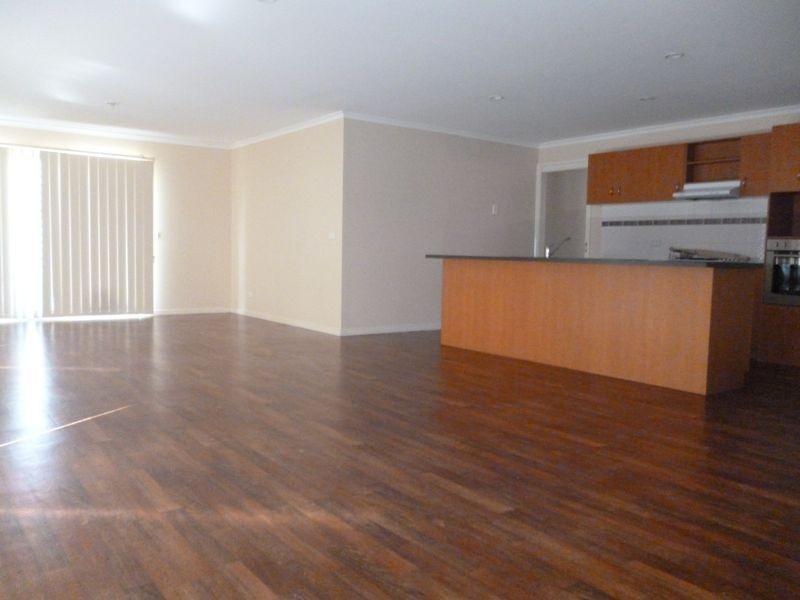 4 Gallop Close, Cranbourne East VIC 3977