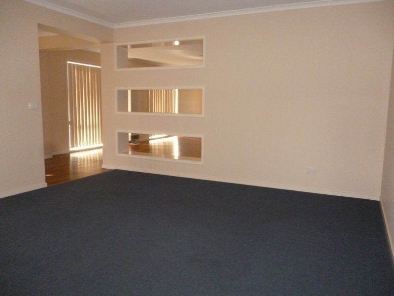 4 Gallop Close, Cranbourne East VIC 3977