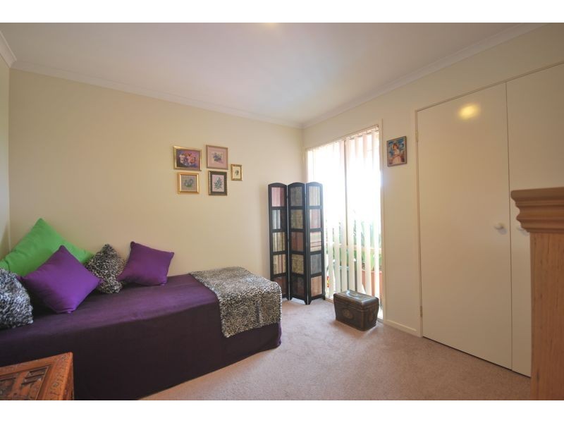 8 Oak Post Place, Cranbourne East VIC 3977