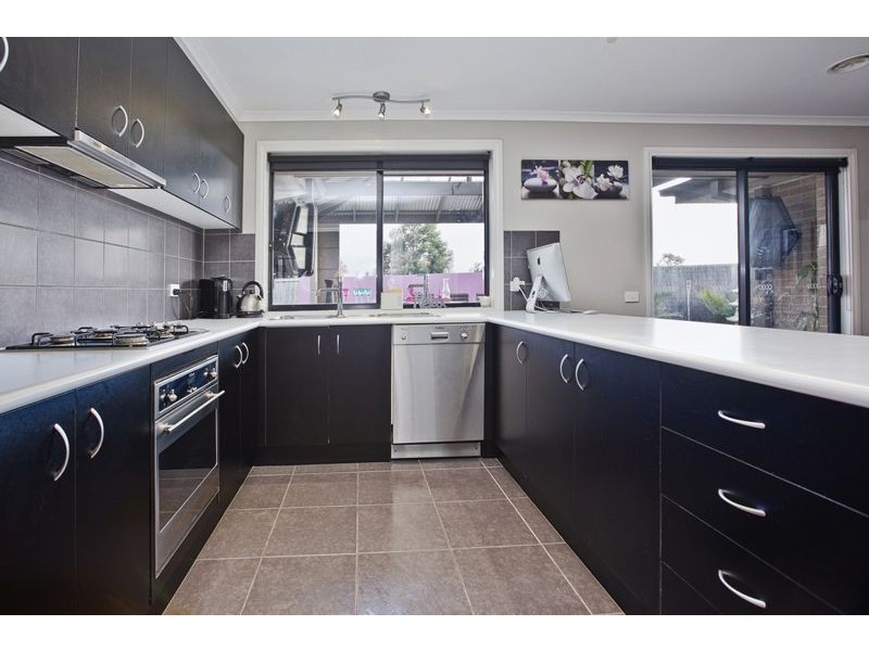9 Lahinch Grove, Cranbourne VIC 3977