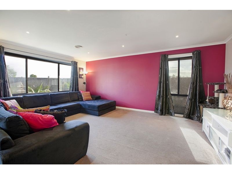 9 Lahinch Grove, Cranbourne VIC 3977