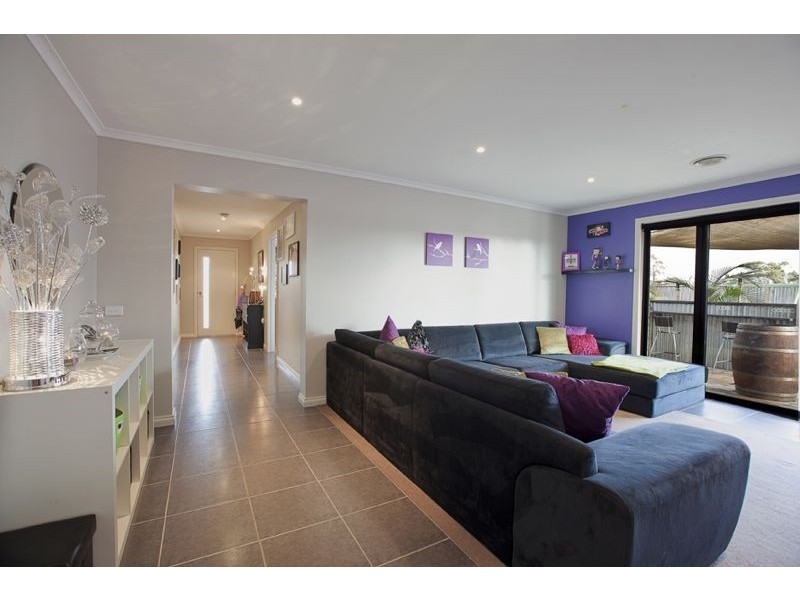 9 Lahinch Grove, Cranbourne VIC 3977