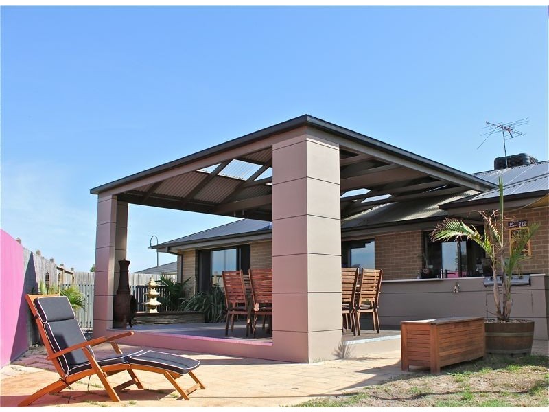 9 Lahinch Grove, Cranbourne VIC 3977