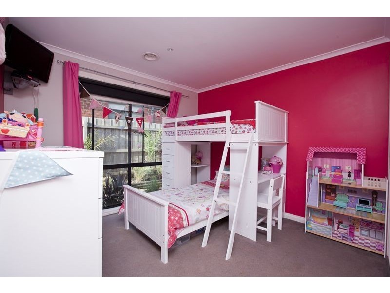 9 Lahinch Grove, Cranbourne VIC 3977