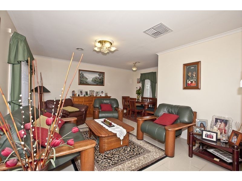 5 Landau Court, Cranbourne North VIC 3977