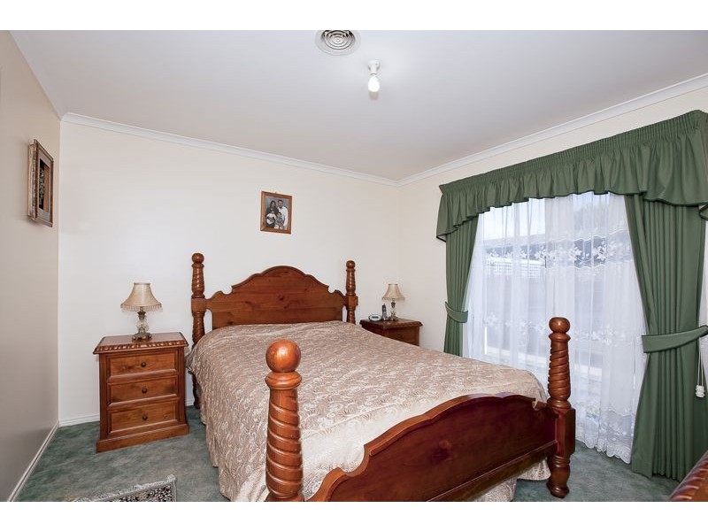 5 Landau Court, Cranbourne North VIC 3977