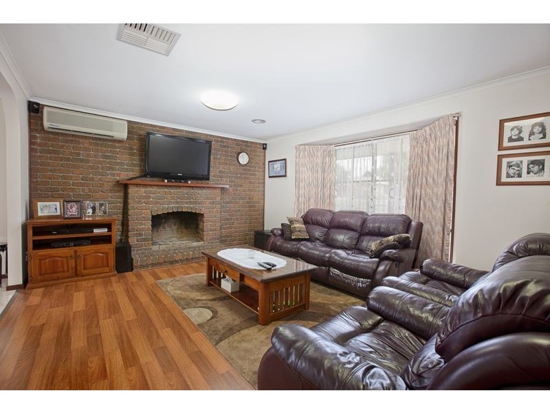 3 Joseph Banks Crescent, Cranbourne VIC 3977