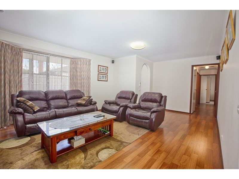 3 Joseph Banks Crescent, Cranbourne VIC 3977