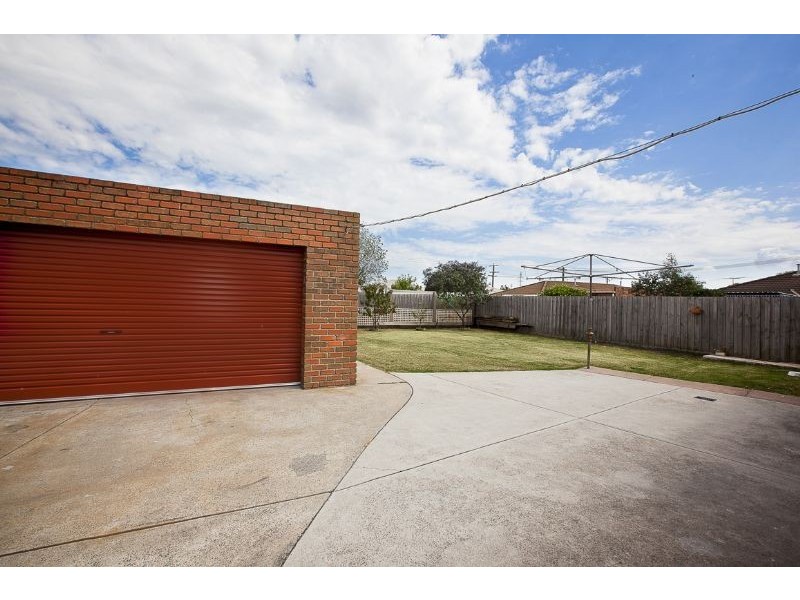 3 Joseph Banks Crescent, Cranbourne VIC 3977