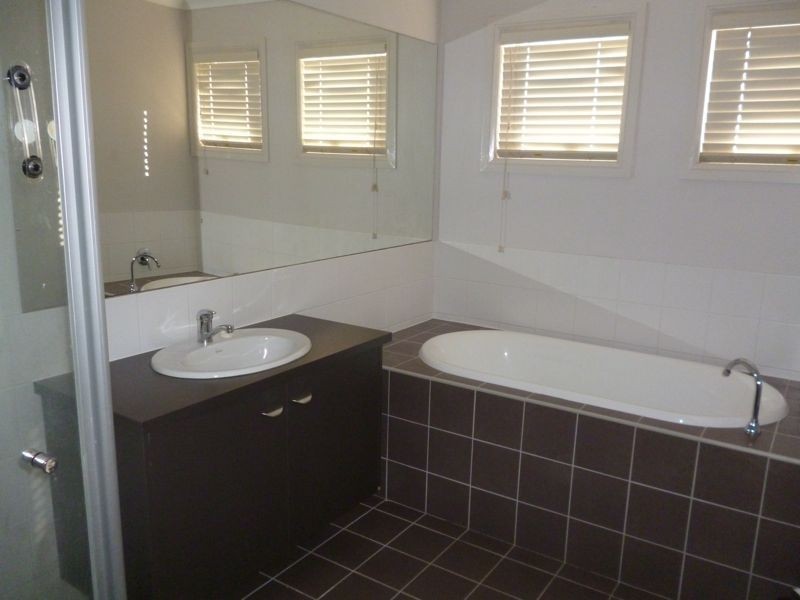 5 Sunhill Way, Berwick VIC 3806