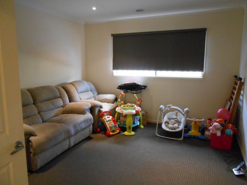 14 Ardent Crescent, Cranbourne East VIC 3977