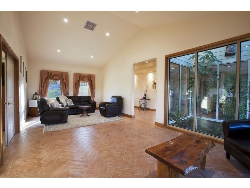 38-40 Brookvale Close, Beaconsfield VIC 3807