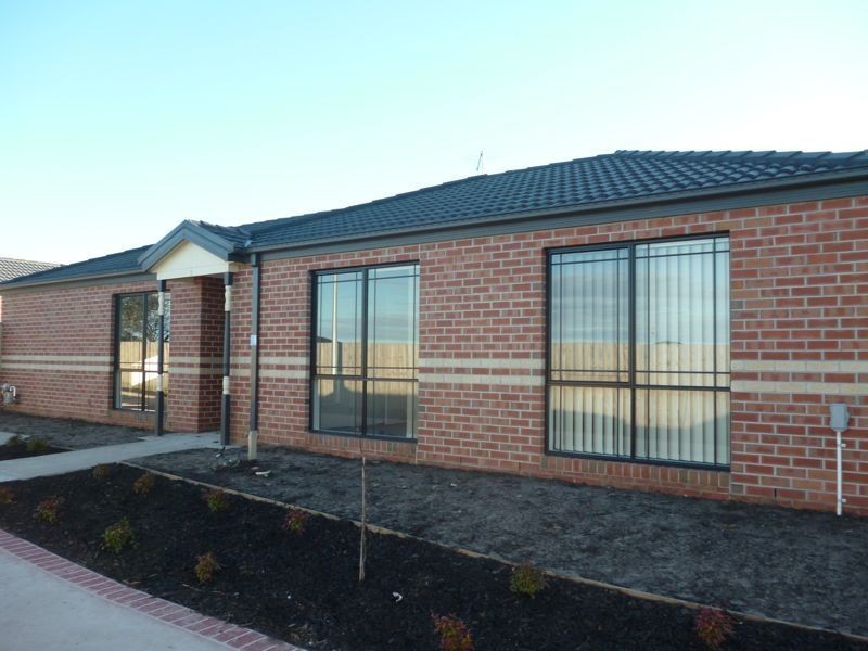 2/107 Army Road, Pakenham VIC 3810