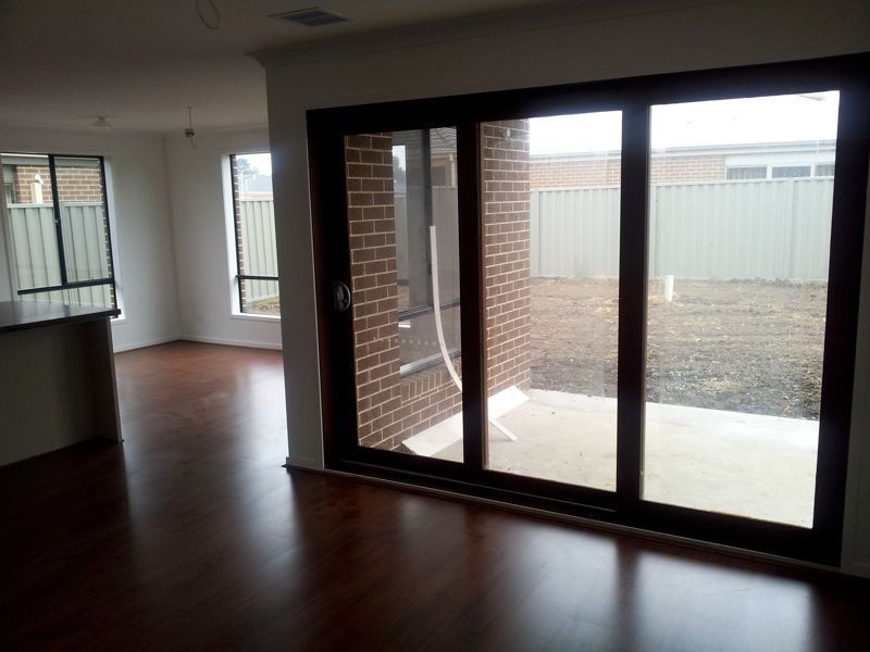 4 Pedigree Grove, Cranbourne East VIC 3977