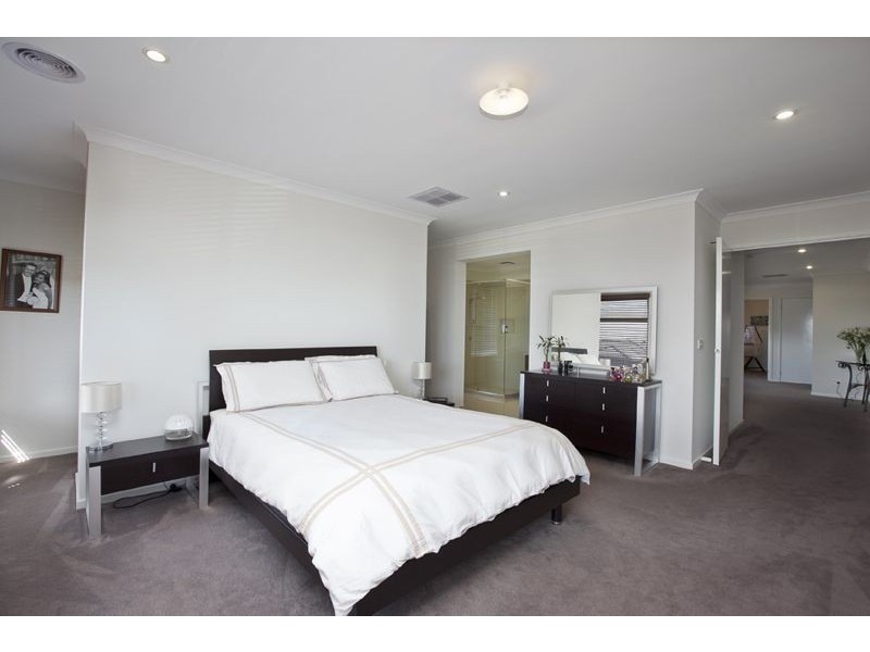 7 Honeybark Crescent, Lyndhurst VIC 3975