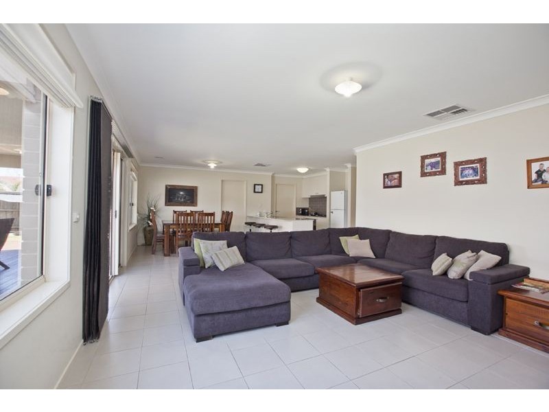 5 Desert Rose Court, Cranbourne VIC 3977