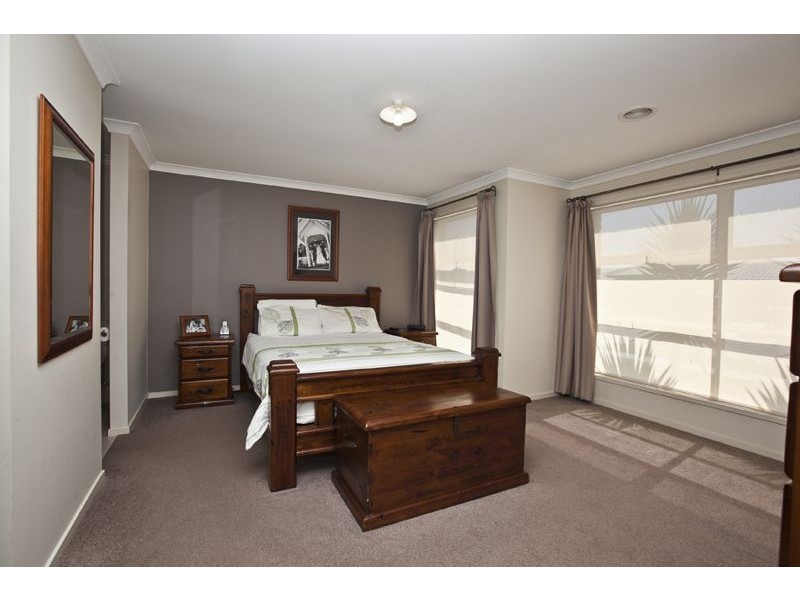 5 Desert Rose Court, Cranbourne VIC 3977