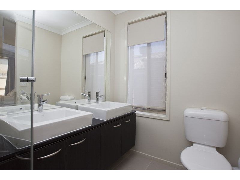 5 Desert Rose Court, Cranbourne VIC 3977