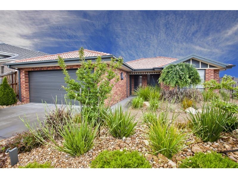 17 Lancashire Drive, Cranbourne North VIC 3977