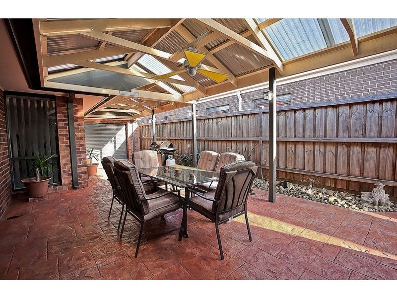 17 Lancashire Drive, Cranbourne North VIC 3977