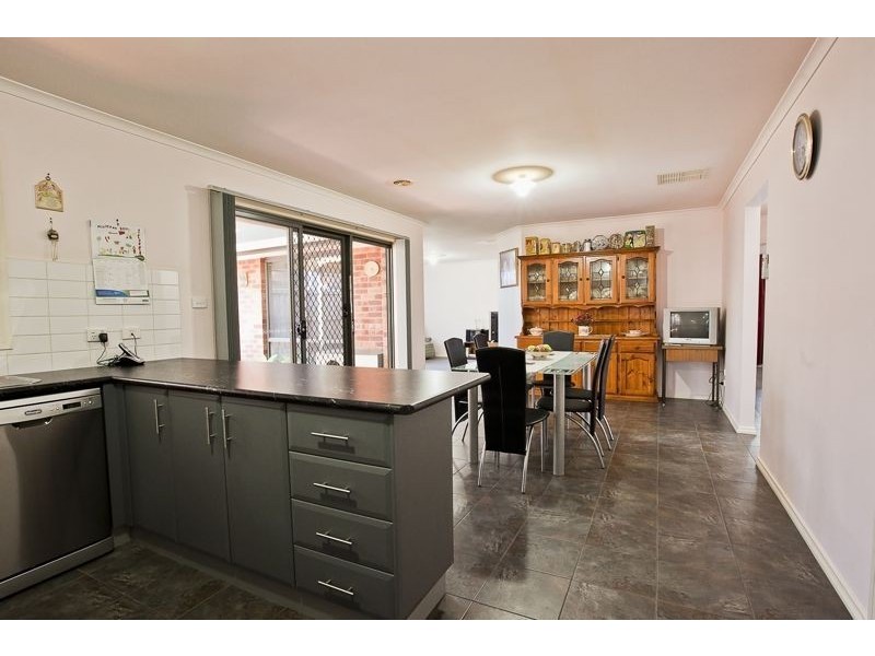 17 Lancashire Drive, Cranbourne North VIC 3977