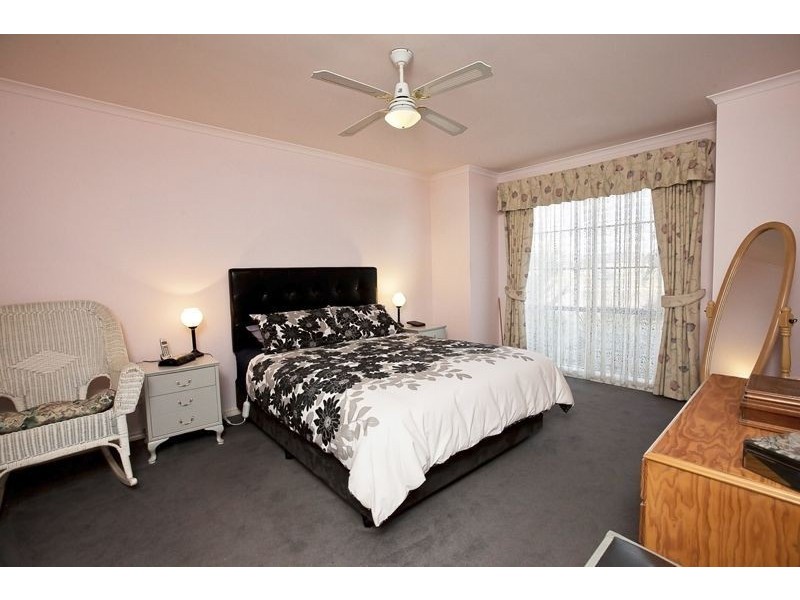 17 Lancashire Drive, Cranbourne North VIC 3977