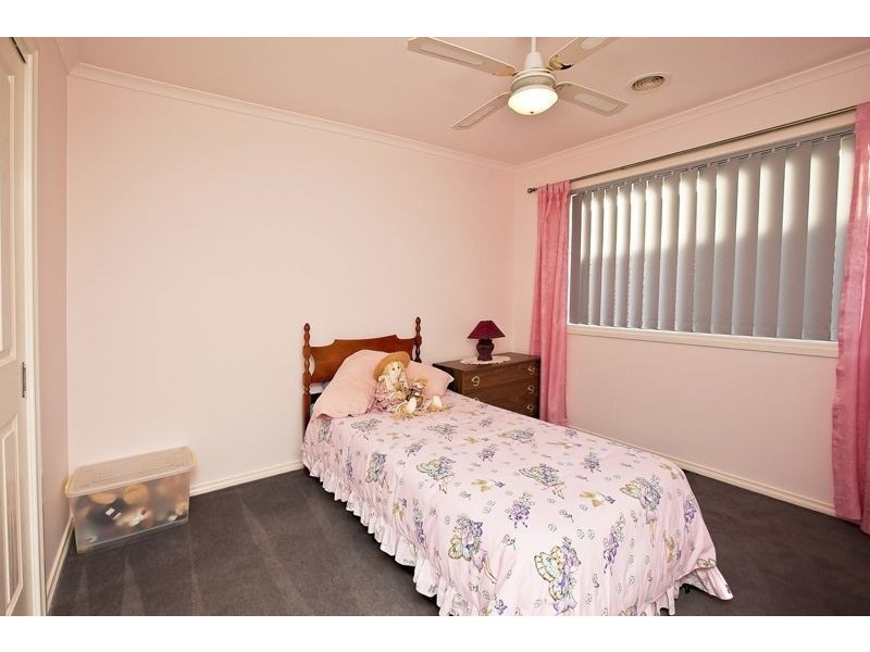 17 Lancashire Drive, Cranbourne North VIC 3977