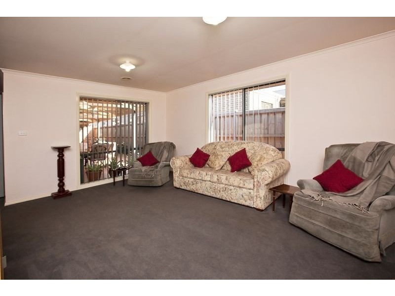 17 Lancashire Drive, Cranbourne North VIC 3977