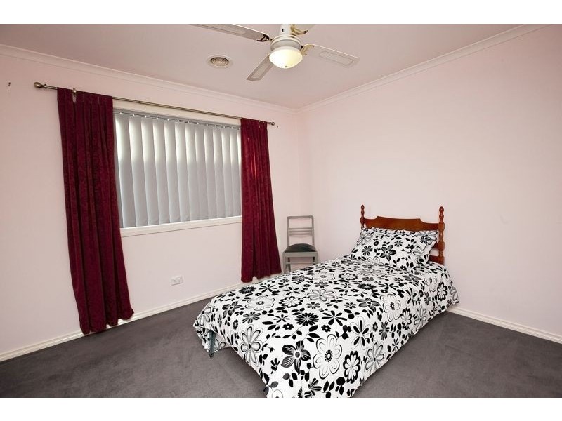 17 Lancashire Drive, Cranbourne North VIC 3977