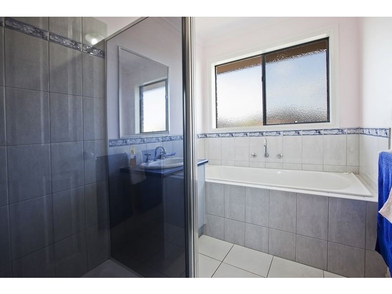 17 Lancashire Drive, Cranbourne North VIC 3977