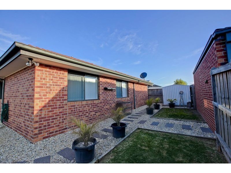 17 Lancashire Drive, Cranbourne North VIC 3977