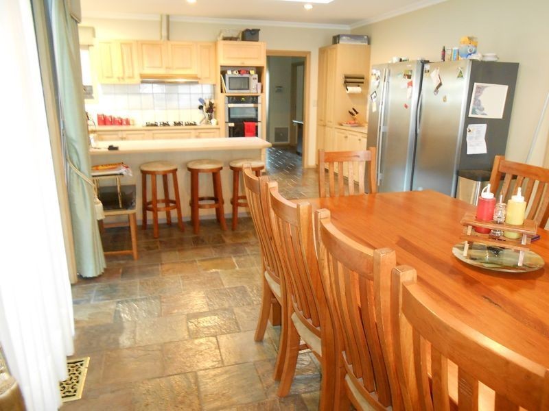 3 Loganberry Close, Cranbourne North VIC 3977