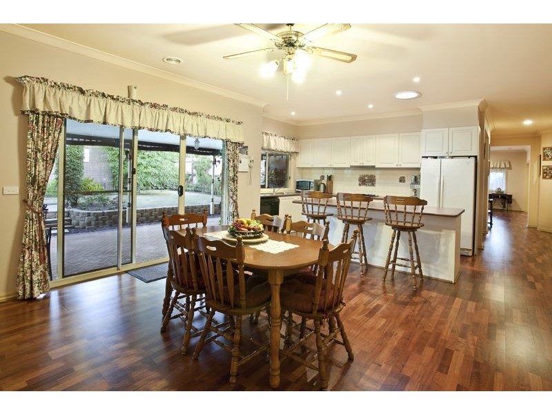 10 Prestwick Green, Cranbourne VIC 3977