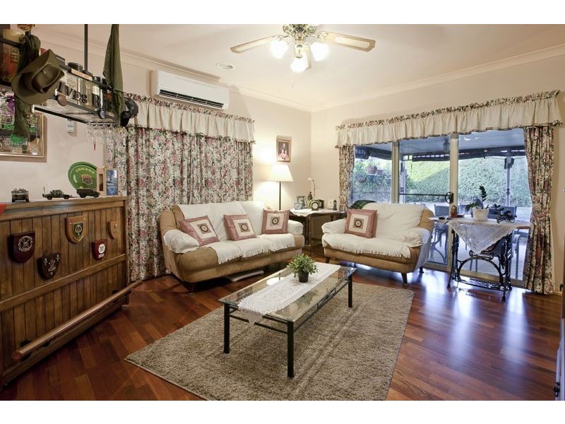10 Prestwick Green, Cranbourne VIC 3977