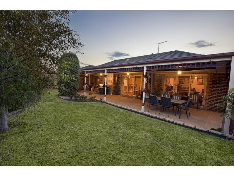 10 Prestwick Green, Cranbourne VIC 3977