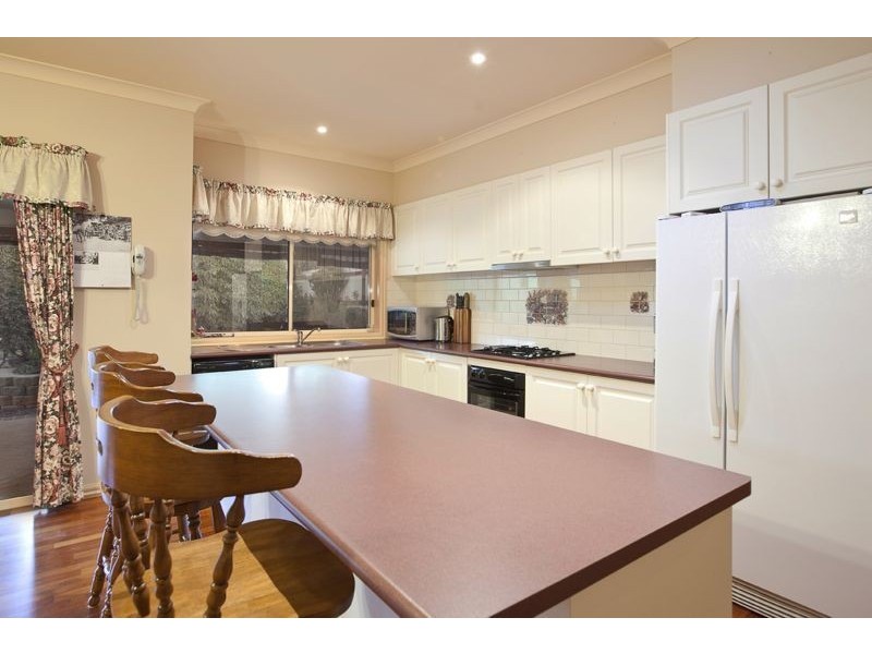 10 Prestwick Green, Cranbourne VIC 3977