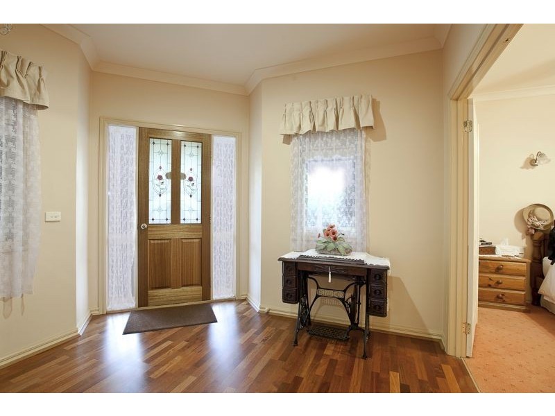 10 Prestwick Green, Cranbourne VIC 3977