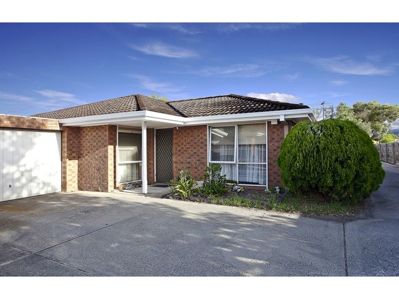 2/8 Lyall Street, Cranbourne VIC 3977