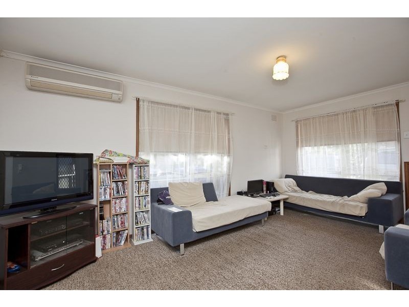 2/8 Lyall Street, Cranbourne VIC 3977