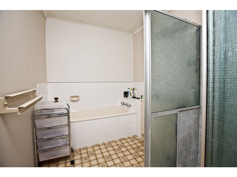 2/8 Lyall Street, Cranbourne VIC 3977