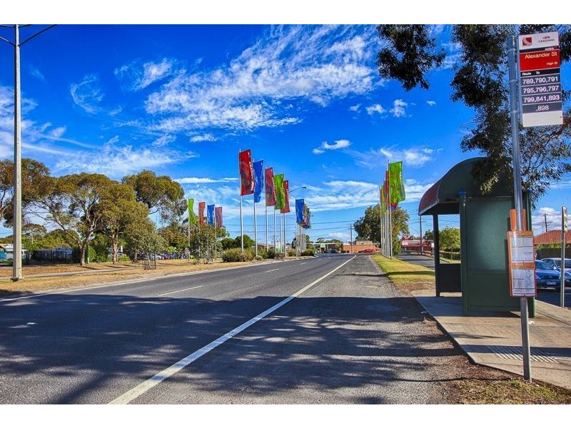 2/8 Lyall Street, Cranbourne VIC 3977