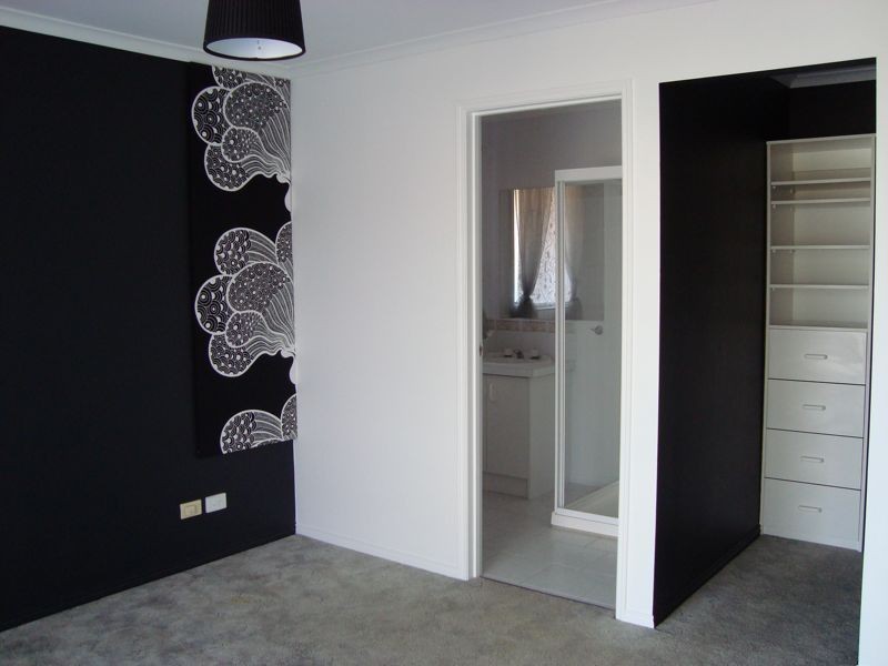 15 Bronhill Court, Cranbourne West VIC 3977