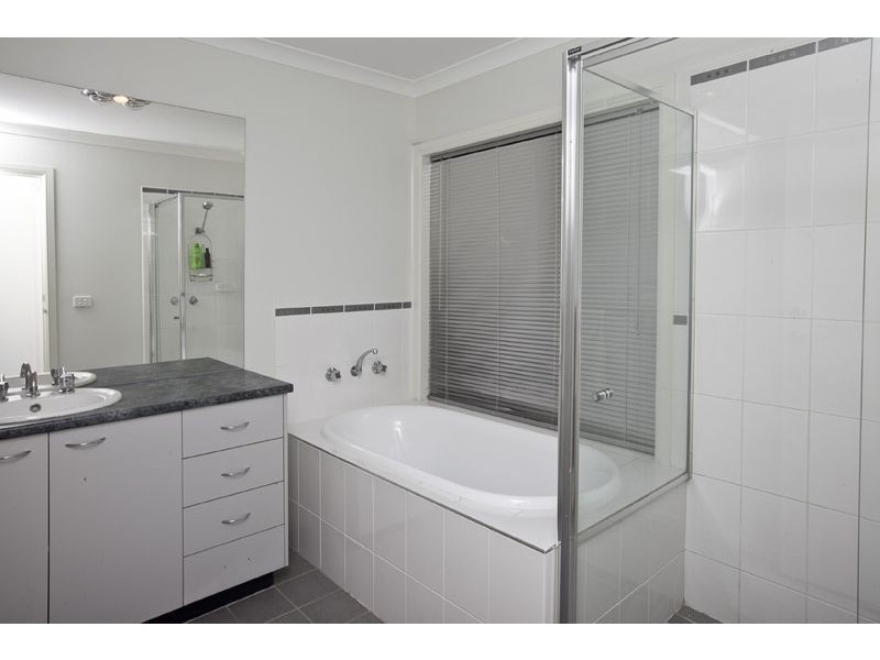 39 Viewgrand Drive, Berwick VIC 3806