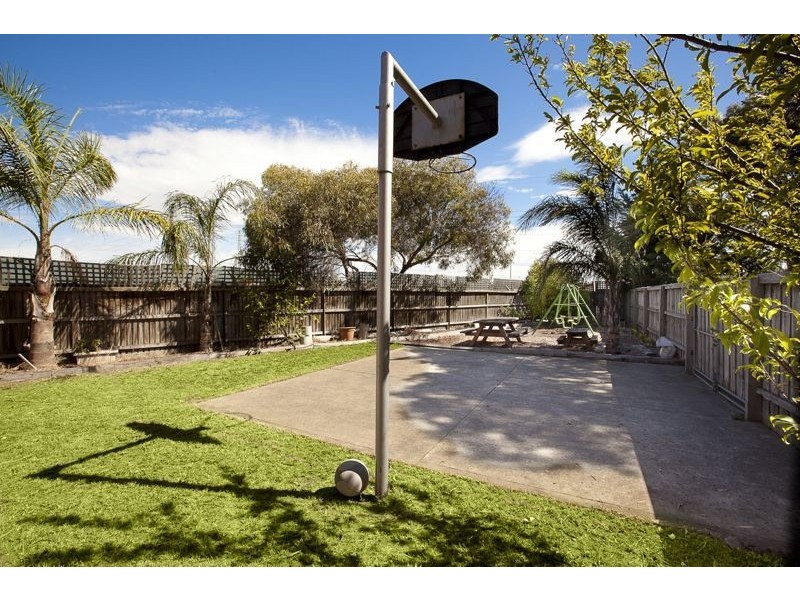 5 Burgan Court, Cranbourne West VIC 3977